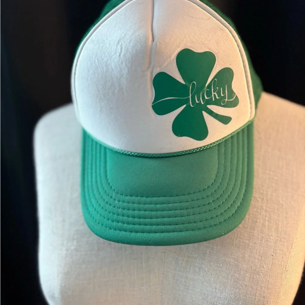 Lucky Green and‎ White Clover Hat